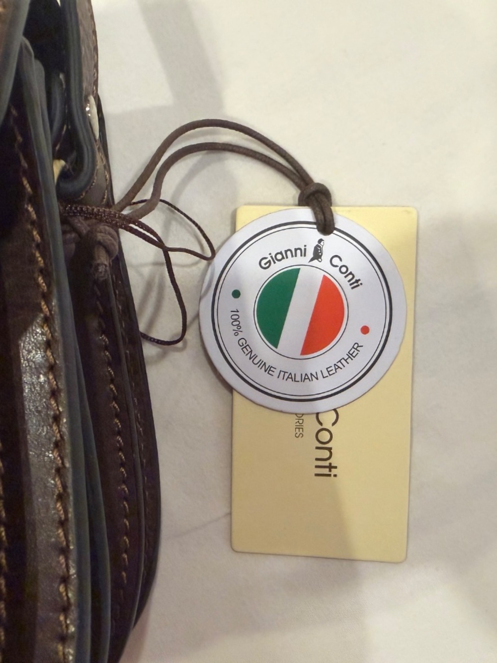 Gianni Conti Italian Leather Crossbody Saddle - Picture 3 of 7